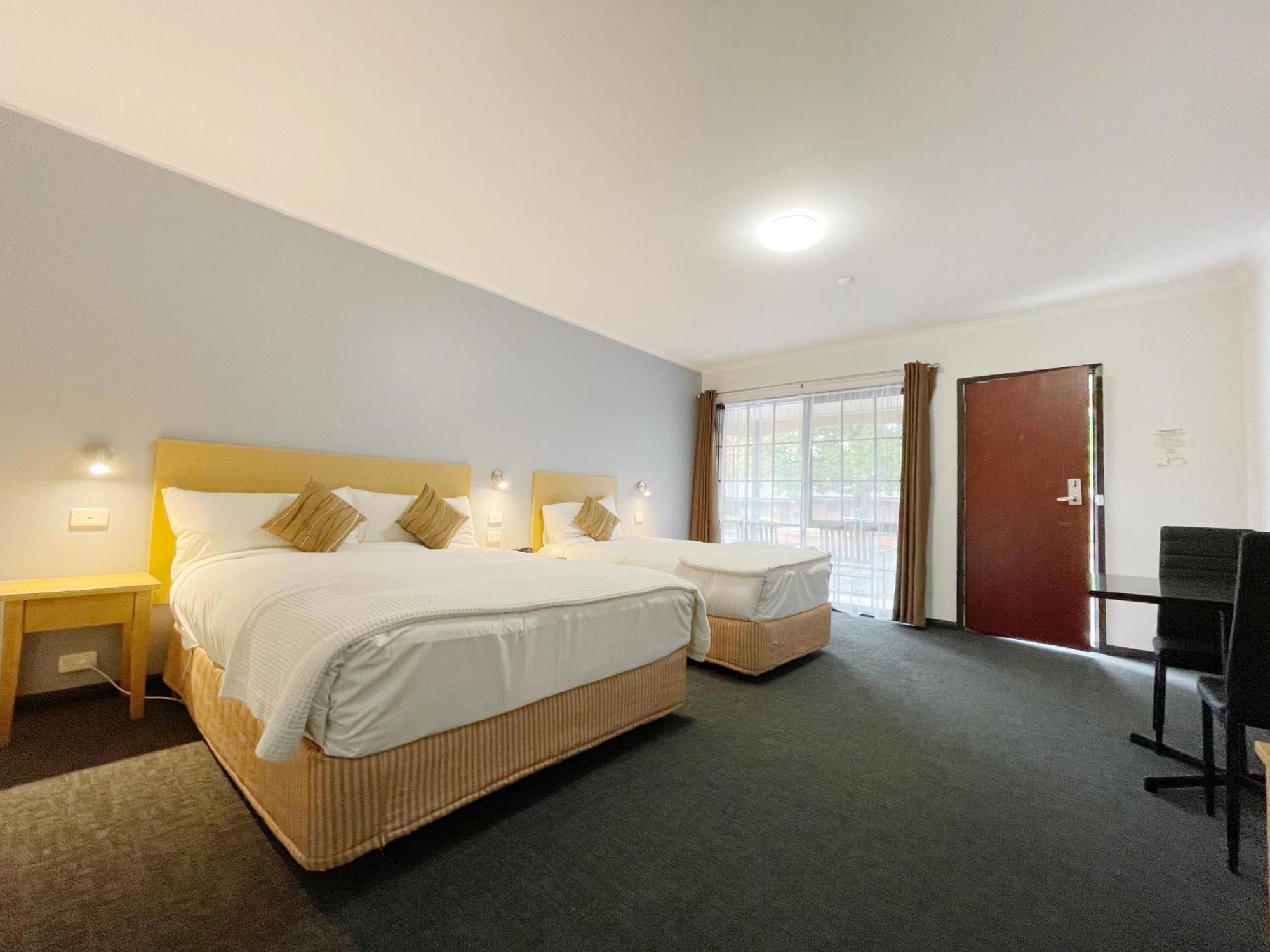 Golden Chain Country Plaza Motel הלס גאפ מראה חיצוני תמונה
