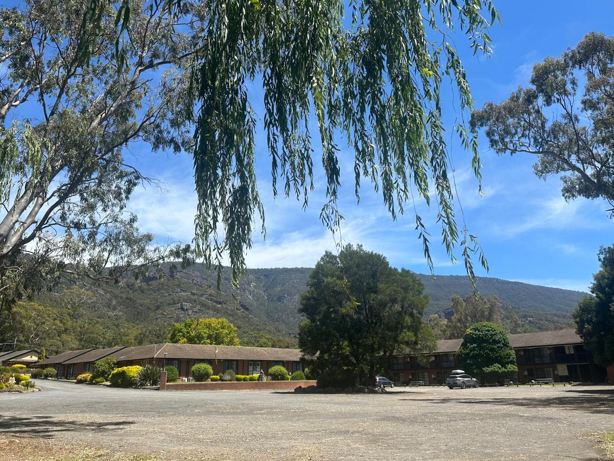 Golden Chain Country Plaza Motel הלס גאפ מראה חיצוני תמונה