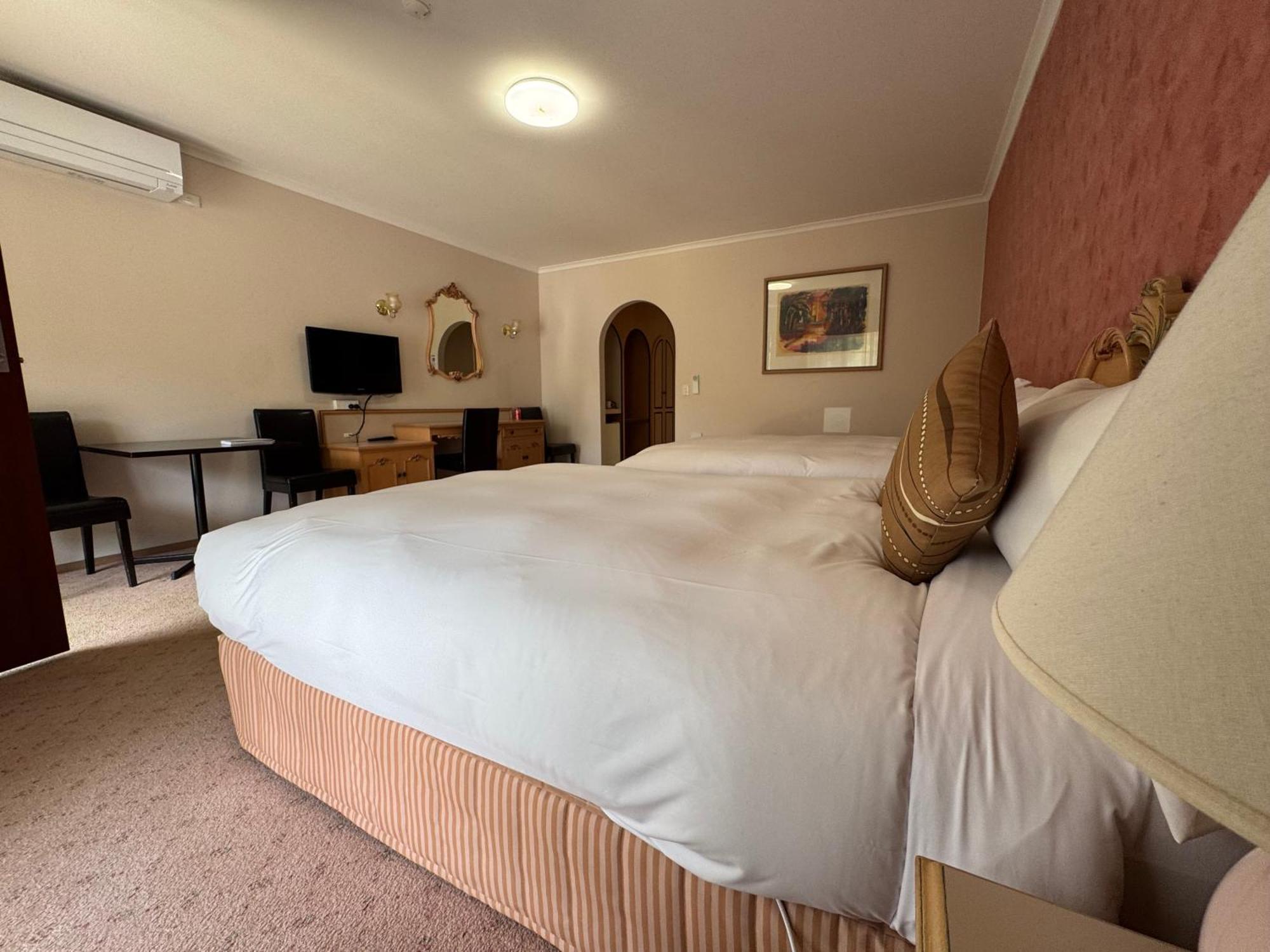 Golden Chain Country Plaza Motel הלס גאפ מראה חיצוני תמונה