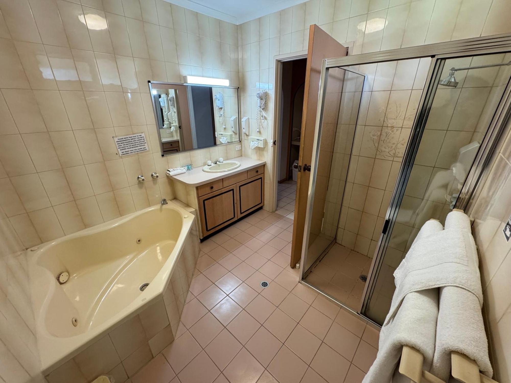 Golden Chain Country Plaza Motel הלס גאפ מראה חיצוני תמונה