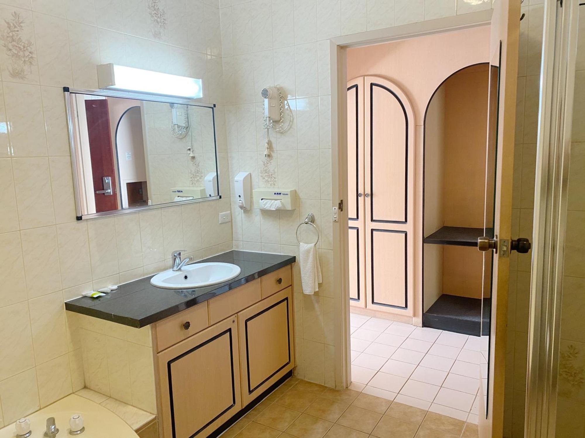 Golden Chain Country Plaza Motel הלס גאפ מראה חיצוני תמונה